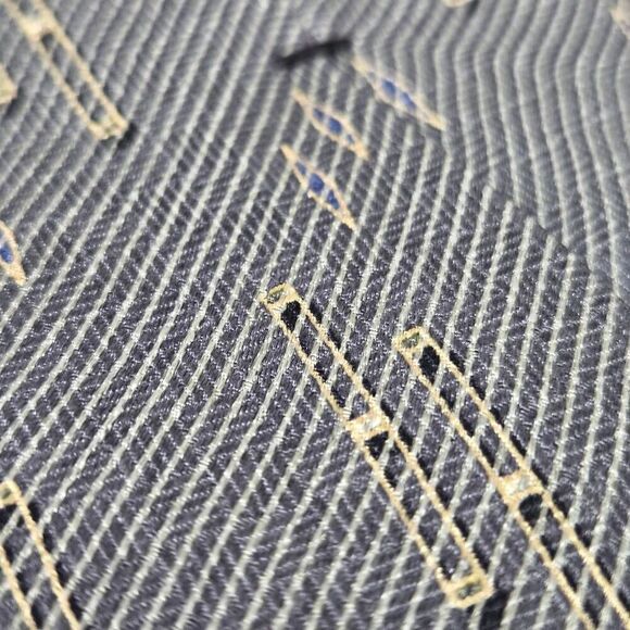 GRAHAM & LOCKWOOD LONDON ENGLAND SILK TIE TAN BLACK GEOMETRIC SATIN 4" X 59" - Picture 4 of 4